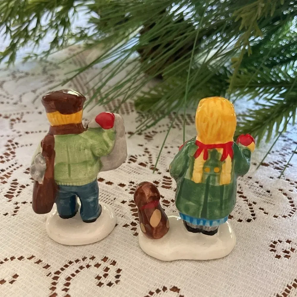 Department 56 The Original Snow Village “Girl selling 🍎 and News Boy” 1989